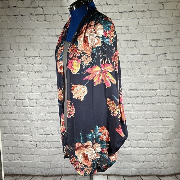 Umgee Floral Spring Bloom Cocoon Kimono Long Cardigan Wrap oversized Navy sz M/L - Picture 5 of 16